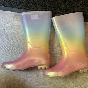 Delightful rainbow ombré kids rain boots